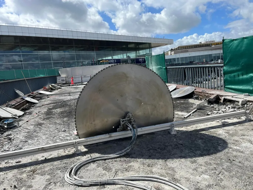 Sciage au sol à Carrouges